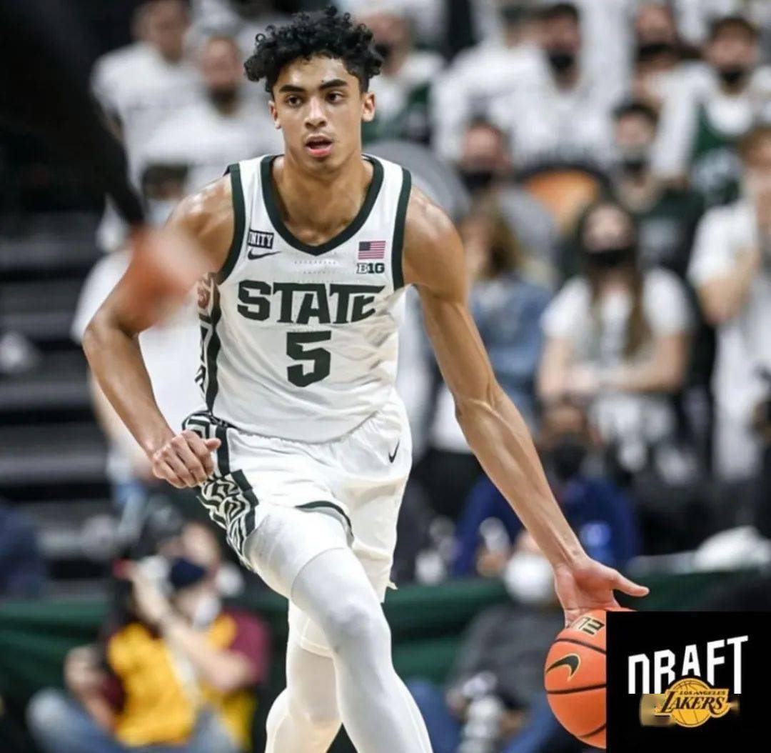 包含欧篮联赛前走向成谜，俄克拉荷马雷霆官宣签约，球迷炸锅，年轻球员得到机会的词条