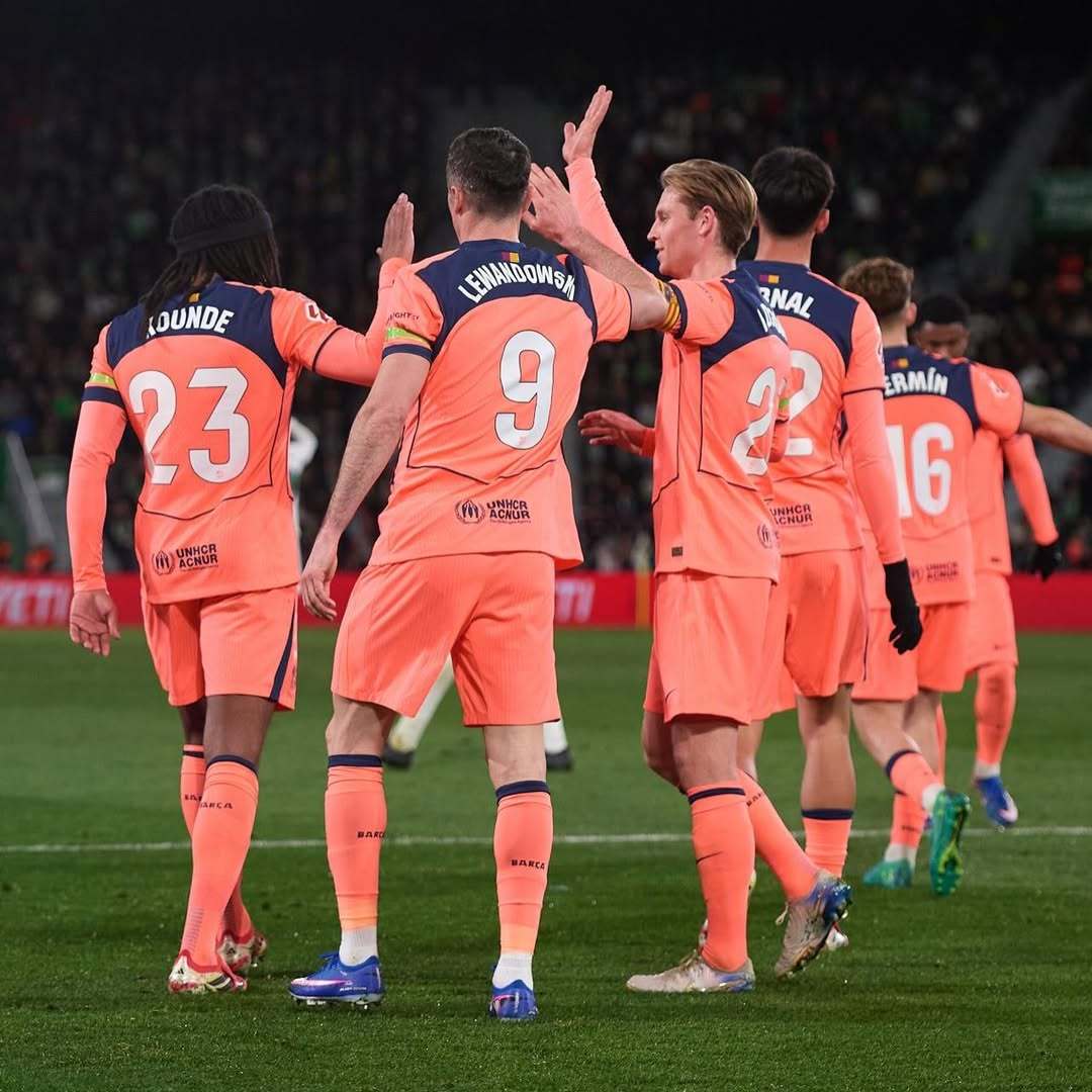 包含巴塞罗那队长鼓劲莱万多夫斯基在瑞士队比赛中爆冷，成都蓉城刷新队史纪录备战法国杯看傻球迷的词条